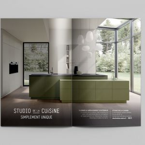 Double page de publicité qui présente le client Studio de la Cuisine qui est concepteur de cuisines